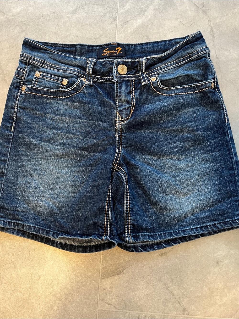 Seven7 Women's Mid Wash Denim Jean Shorts size 4 embroidered with zip stretch